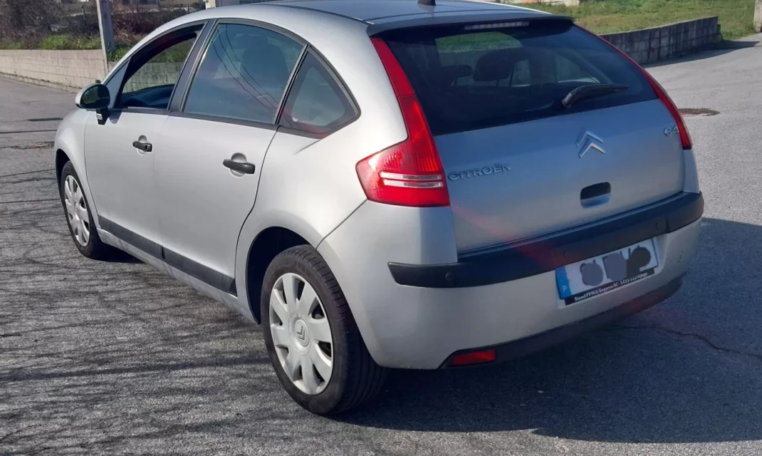 Citroën C4 2007 - 5980 EUR, 199000 km - AUTO.MOTO.pt - 199000km - foto 3 de 8
