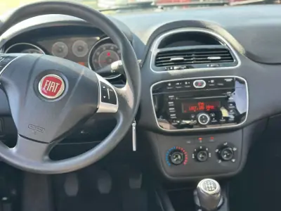 Fiat Punto 2018 - 10990 EUR, 83900 km - AUTO.MOTO.pt - 83900km - foto 18 de 20