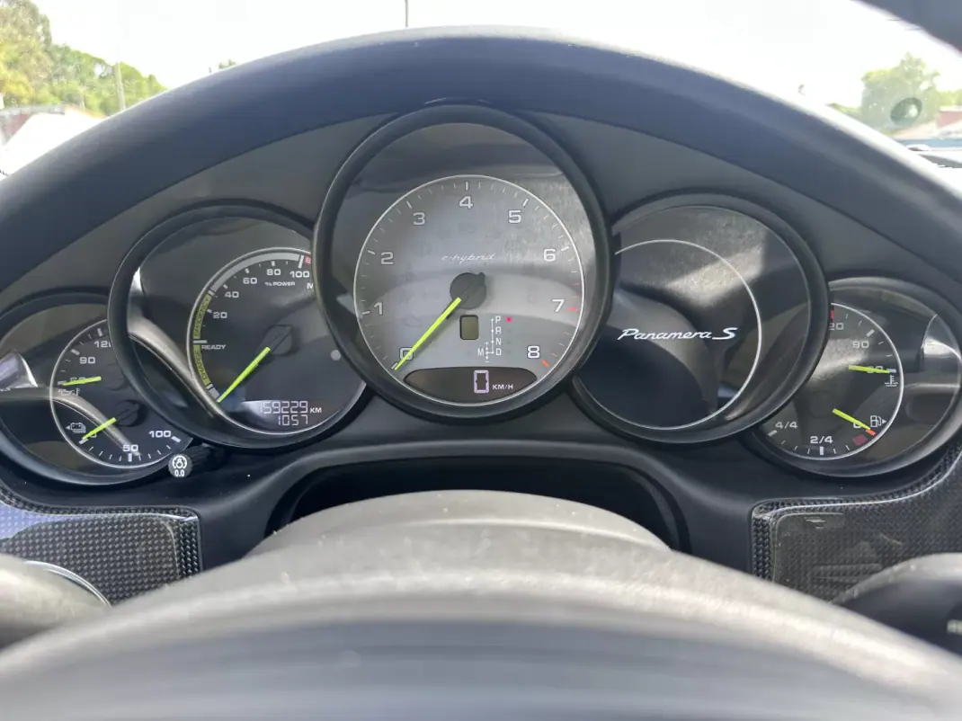 Porsche Panamera 2015 - 35000 EUR, 159000 km - AUTO.MOTO.pt - 159000km - foto 30 de 67