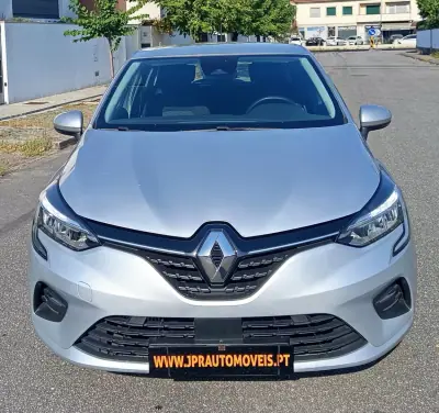 Renault Clio 2020 - 12990 EUR, 40700 km - 40700km - foto 2 de 17