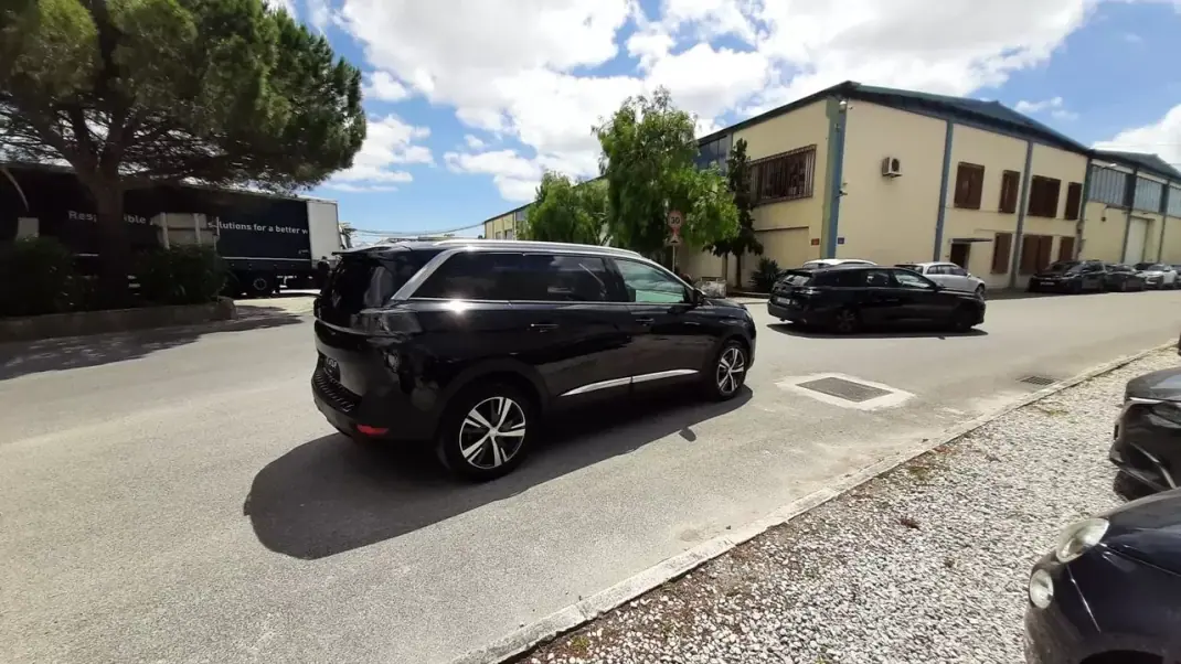 Peugeot 5008 2022 - 25490 EUR, 71410 km - AUTO.MOTO.pt - 71410km - foto 4 de 57