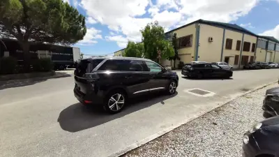 Peugeot 5008 2022 - 25490 EUR, 71410 km - AUTO.MOTO.pt - 71410km - foto 4 de 57