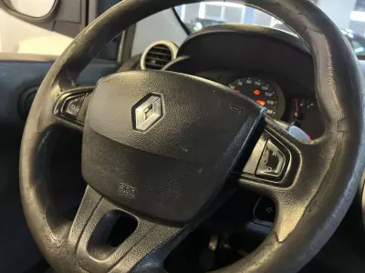 Renault 2018 - 6490 EUR, 385000 km - AUTO.MOTO.pt - 385000km - foto 25 de 33