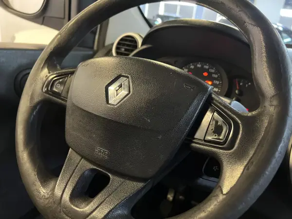 Renault 2018 - 6490 EUR, 385000 km - AUTO.MOTO.pt - 385000km - foto 25 de 33