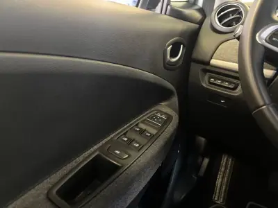 Renault Zoe 2020 - 13990 EUR, 145000 km - AUTO.MOTO.pt - 145000km - foto 36 de 52