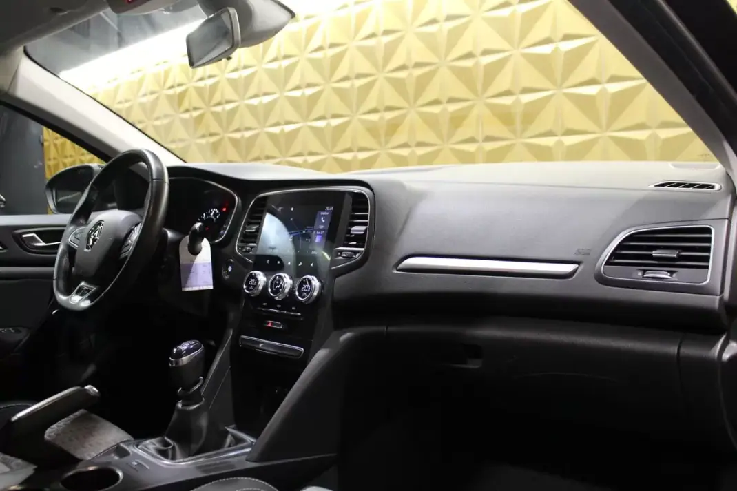 Renault Mégane Sport Tourer 2022 - 16250 EUR, 167000 km - AUTO.MOTO.pt - 167000km - foto 14 de 32