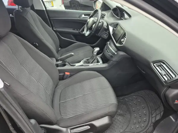 Peugeot 308 SW 2016 - 9500 EUR, 276600 km - AUTO.MOTO.pt - 276600km - foto 12 de 12