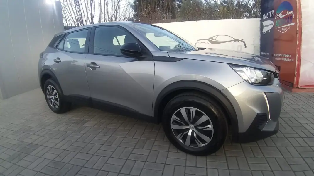 Peugeot 2008 2023 - 18250 EUR, 30000 km - AUTO.MOTO.pt - 30000km - foto 1 de 44
