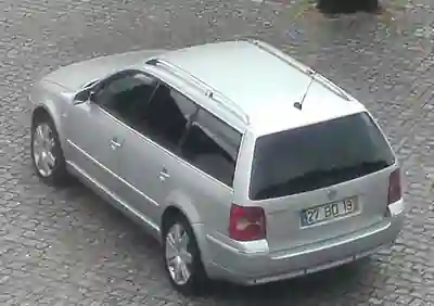 Volkswagen Passat Variant 2003 - 2900 EUR, 220000 km - AUTO.MOTO.pt - 220000km - foto 3 de 3