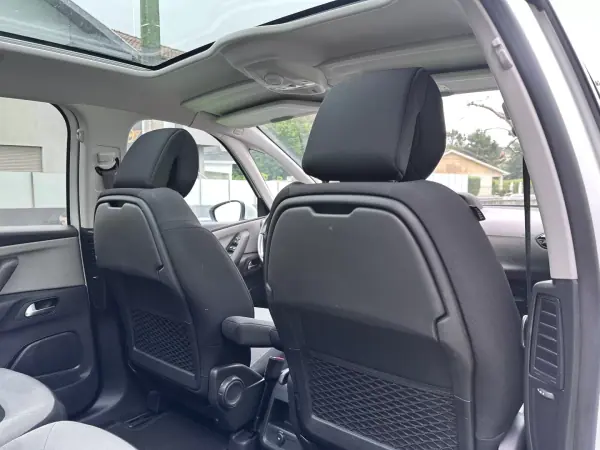 Citroën C4 Picasso 2015 - 9250 EUR, 160000 km - AUTO.MOTO.pt - 160000km - foto 56 de 68
