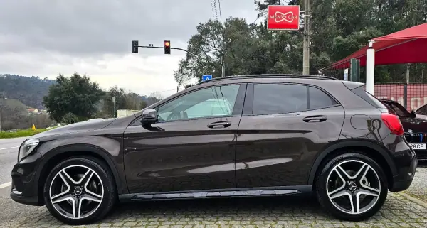 Mercedes-Benz GLA 180 2015 - 21500 EUR, 160000 km - AUTO.MOTO.pt - 160000km - foto 4 de 31