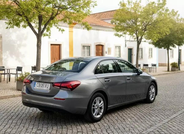 Mercedes-Benz A 180 Limousine 2019 - 23450 EUR, 126183 km - AUTO.MOTO.pt - 126183km - foto 2 de 21