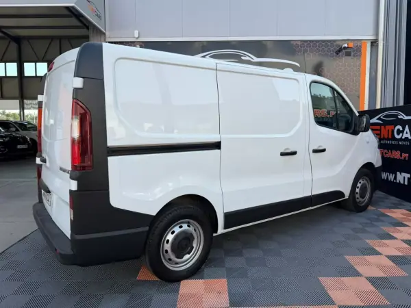 Renault 2021 - 14900 EUR, 208871 km - AUTO.MOTO.pt - 208871km - foto 2 de 13