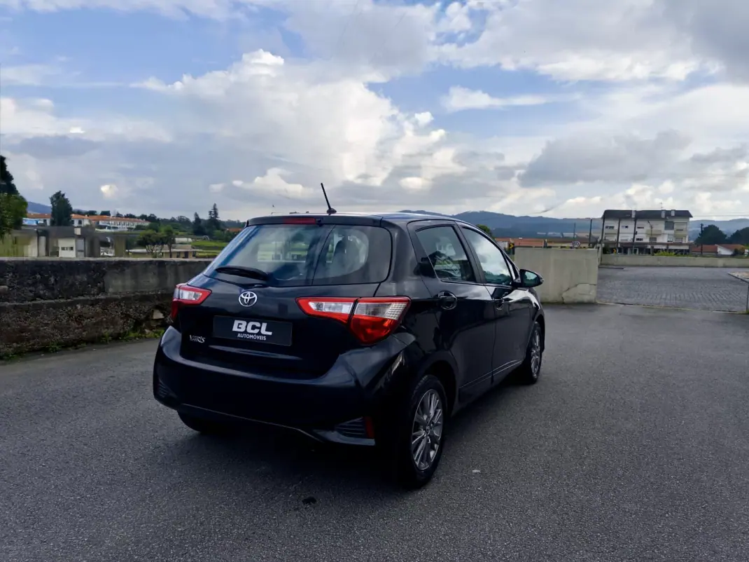 Toyota Yaris 2017 - 11990 EUR, 103000 km - AUTO.MOTO.pt - 103000km - foto 7 de 39