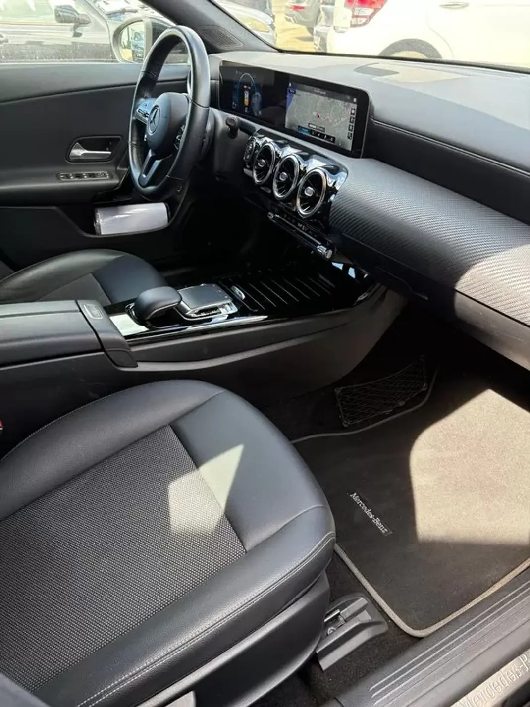 Mercedes-Benz CLA 180 2019 - 24100 EUR, 93500 km - AUTO.MOTO.pt - 93500km - foto 17 de 21