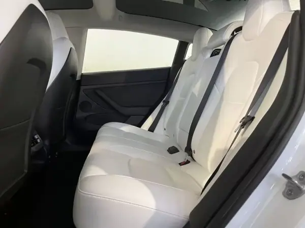 Tesla Model 3 2023 - 29750 EUR, 68000 km - AUTO.MOTO.pt - 68000km - foto 15 de 44
