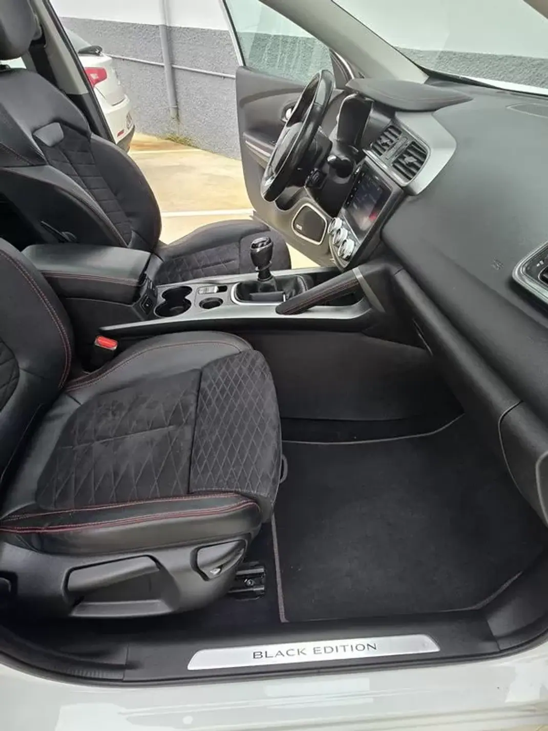 Renault Kadjar 2019 - 19900 EUR, 80213 km - AUTO.MOTO.pt - 80213km - foto 17 de 34