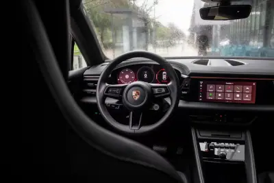 Porsche Macan 2025 - 83990 EUR, 15400 km - AUTO.MOTO.pt - 15400km - foto 39 de 49