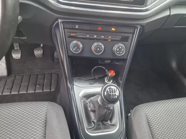 Volkswagen T-Roc 2019 - 19999 EUR, 115000 km - AUTO.MOTO.pt - 115000km - foto 24 de 31