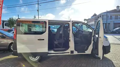 Renault Trafic Combi 1.6 DCI L1 H1 - 9 Lugares 2017 - 21900 EUR, 241154 km - AUTO.MOTO.pt - 241154km - foto 3 de 20