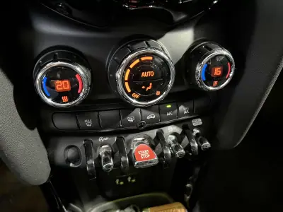 MINI Cooper 2019 - 24800 EUR, 28470 km - AUTO.MOTO.pt - 28470km - foto 18 de 31