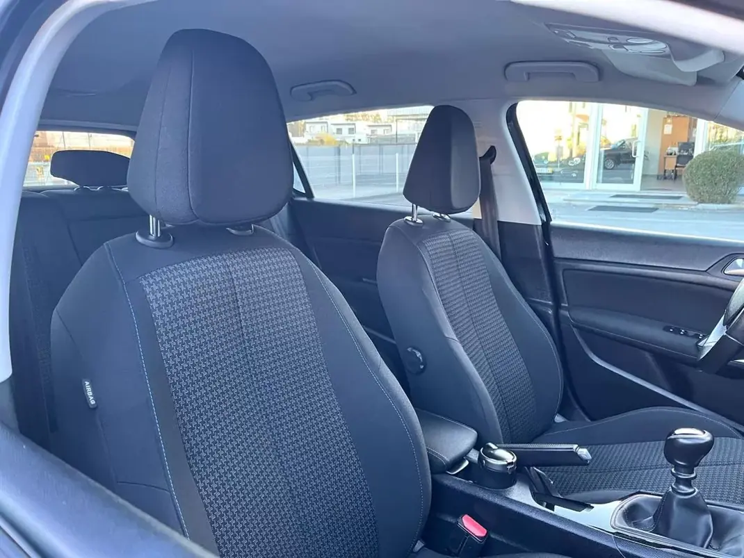 Peugeot 308 2019 - 10900 EUR, 131000 km - AUTO.MOTO.pt - 131000km - foto 26 de 27