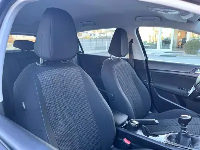 Peugeot 308 2019 - 10900 EUR, 131000 km - AUTO.MOTO.pt - 131000km - foto 26 de 27
