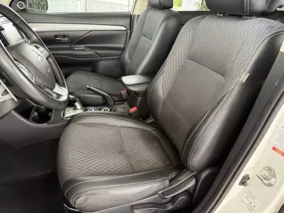 Mitsubishi Outlander 2015 - 15990 EUR, 157367 km - AUTO.MOTO.pt - 157367km - foto 6 de 28