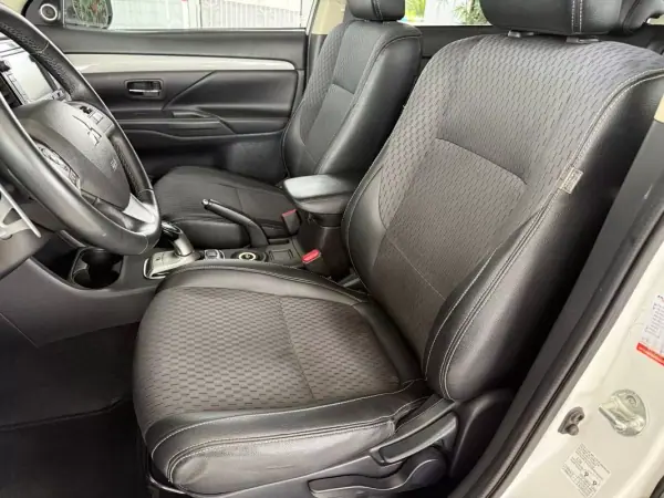 Mitsubishi Outlander 2015 - 15990 EUR, 157367 km - AUTO.MOTO.pt - 157367km - foto 6 de 28