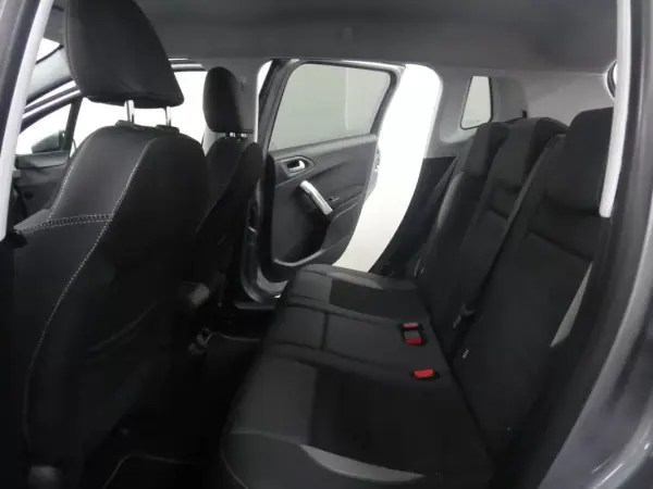 Peugeot 2008 2019 - 10500 EUR, 99000 km - AUTO.MOTO.pt - 99000km - foto 12 de 22
