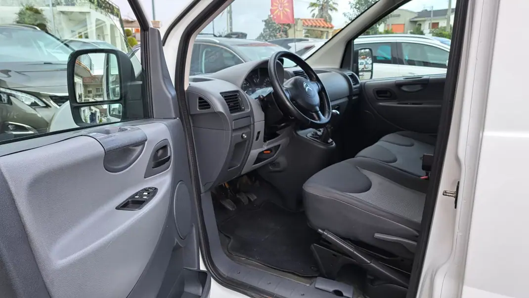 Citroën Jumpy 2012 - 8900 EUR, 361065 km - AUTO.MOTO.pt - 361065km - foto 10 de 23