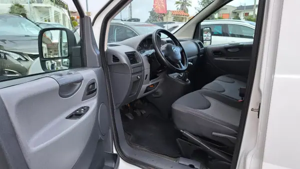 Citroën Jumpy 2012 - 8900 EUR, 361065 km - AUTO.MOTO.pt - 361065km - foto 10 de 23