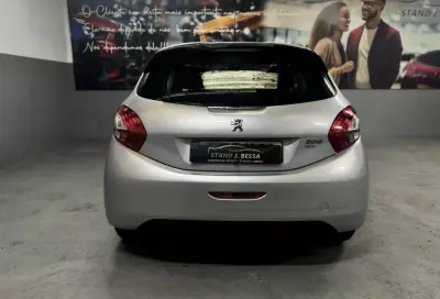 Peugeot 208 2014 - 8990 EUR, 174000 km - AUTO.MOTO.pt - 174000km - foto 3 de 9