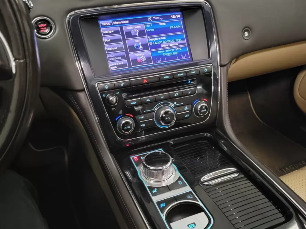 Jaguar XJ 2012 - 19950 EUR, 255600 km - AUTO.MOTO.pt - 255600km - foto 24 de 33