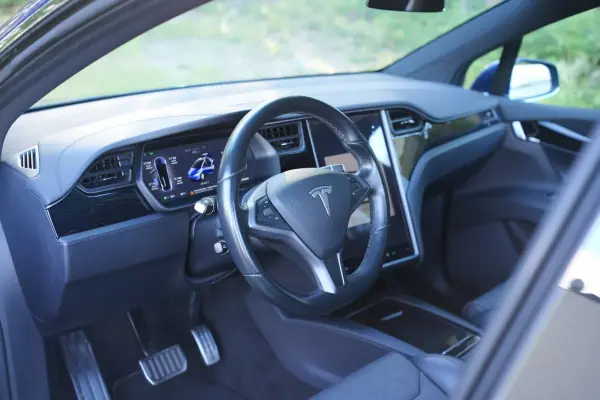 Tesla Model X 2018 - 33990 EUR, 98000 km - AUTO.MOTO.pt - 98000km - foto 17 de 26