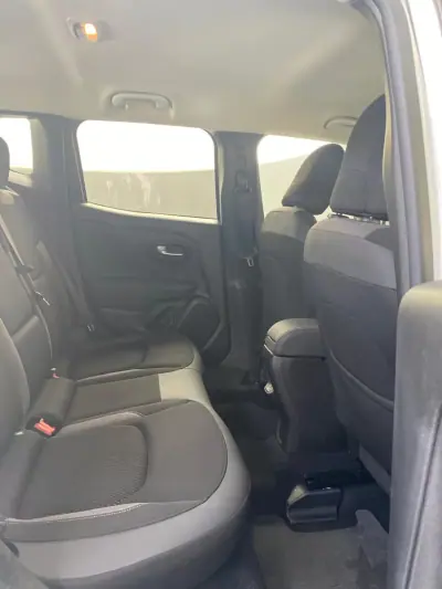 Jeep Renegade 2022 - 17900 EUR, 50000 km - AUTO.MOTO.pt - 50000km - foto 11 de 21