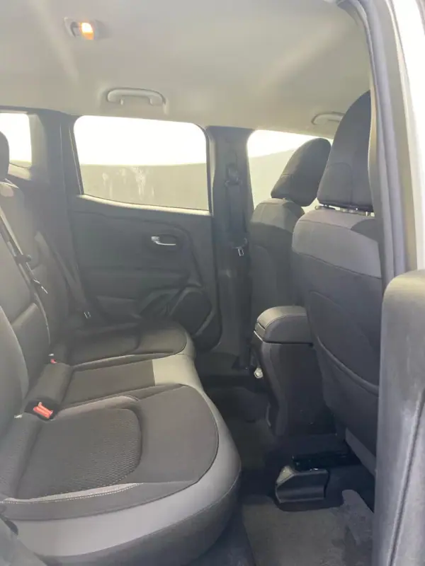 Jeep Renegade 2022 - 17900 EUR, 50000 km - AUTO.MOTO.pt - 50000km - foto 11 de 21