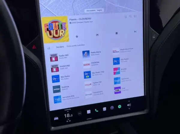 Tesla Model S 2018 - 25900 EUR, 240392 km - AUTO.MOTO.pt - 240392km - foto 30 de 37