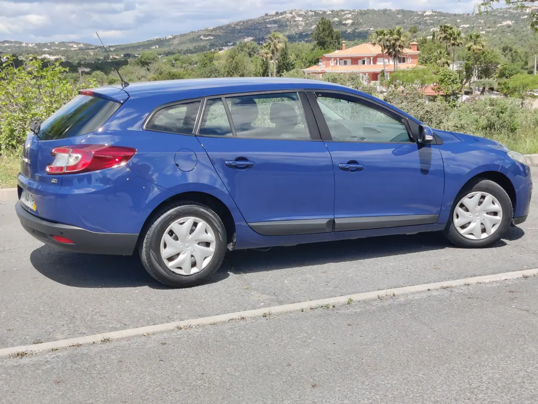Renault Mégane Sport Tourer 2012 - 6000 EUR, 223000 km - AUTO.MOTO.pt - 223000km - foto 2 de 17