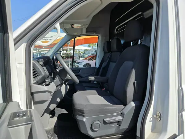 VW Crafter 2.0 TDI L3H3 IVA Dedutível 2025 - 29950 EUR, 61212 km - AUTO.MOTO.pt - 61212km - foto 5 de 10
