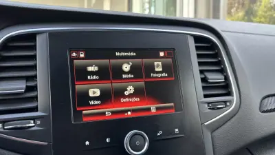 Renault Mégane Sport Tourer 2018 - 12999 EUR, 131021 km - AUTO.MOTO.pt - 131021km - foto 23 de 29