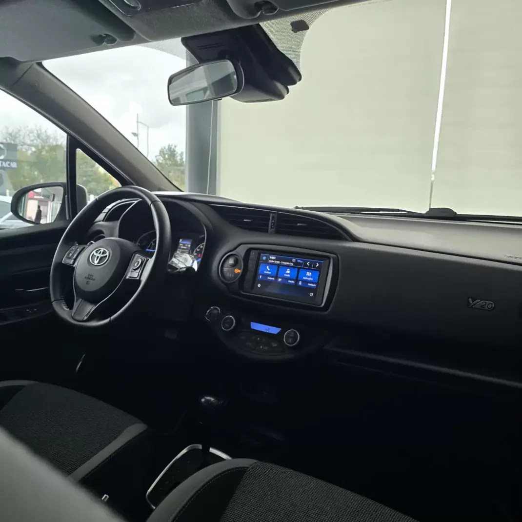 Toyota Yaris 2020 - 18950 EUR, 77356 km - AUTO.MOTO.pt - 77356km - foto 25 de 28