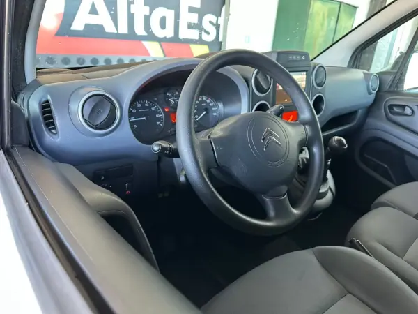 Citroën Berlingo 2016 - 12900 EUR, 101818 km - AUTO.MOTO.pt - 101818km - foto 11 de 27