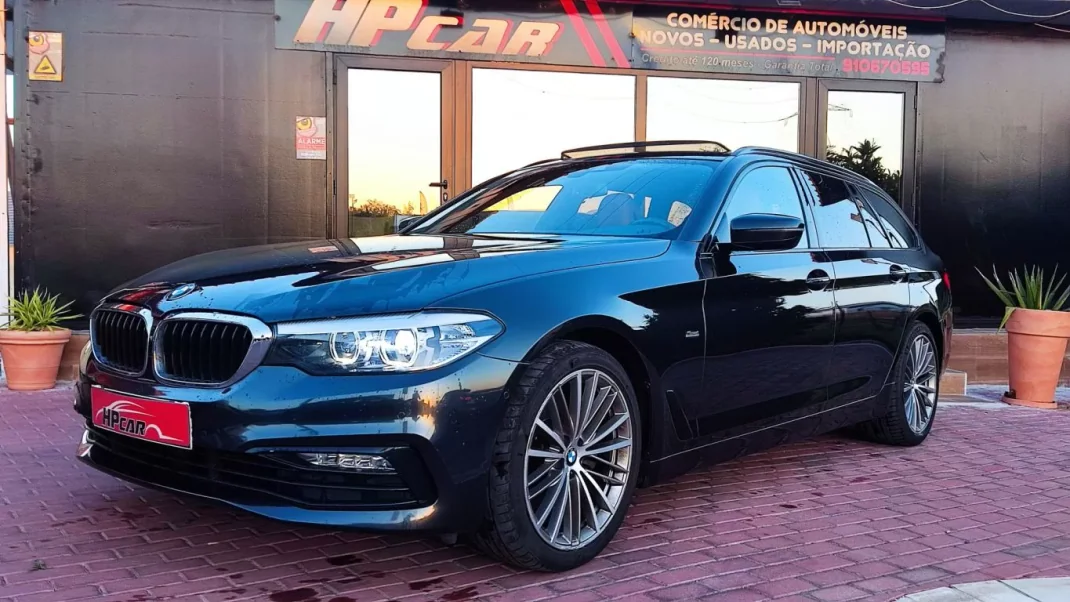 BMW 520 2018 - 29990 EUR, 130000 km - AUTO.MOTO.pt - 130000km - foto 33 de 43