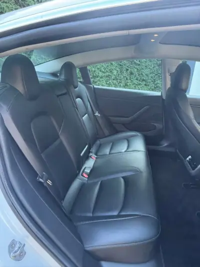Tesla Model 3 2019 - 22900 EUR, 117000 km - AUTO.MOTO.pt - 117000km - foto 19 de 27