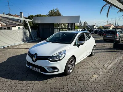 Renault Clio 2017 - 10500 EUR, 107000 km - AUTO.MOTO.pt - 107000km - foto 11 de 12