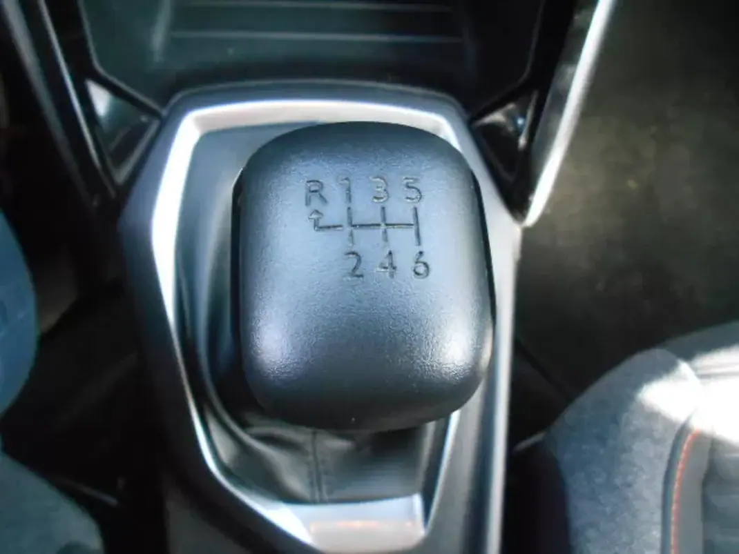 Peugeot 208 2023 - 15500 EUR, 56044 km - AUTO.MOTO.pt - 56044km - foto 9 de 11
