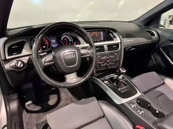 Audi A5 Cabrio 2009 - 15900 EUR, 186000 km - AUTO.MOTO.pt - 186000km - foto 17 de 45