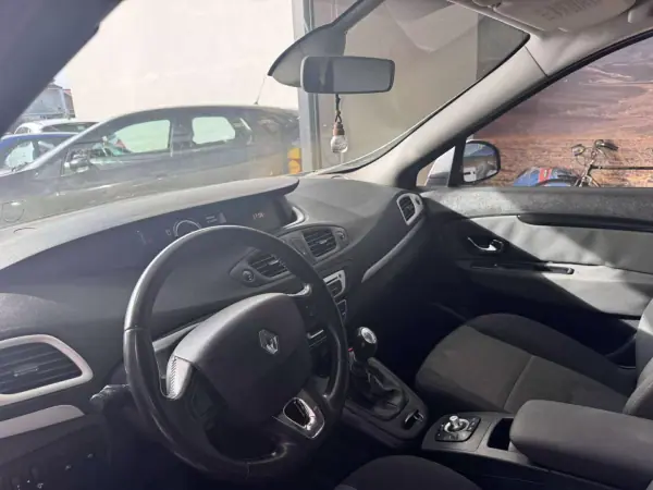 Renault Grand Scénic 2014 - 8450 EUR, 254000 km - AUTO.MOTO.pt - 254000km - foto 6 de 12