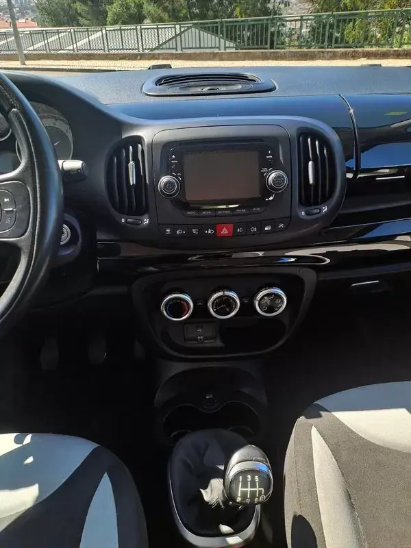 Fiat 500L 2013 - 7500 EUR, 160000 km - AUTO.MOTO.pt - 160000km - foto 16 de 29